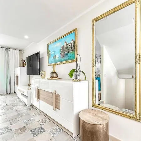 Apartment Luxury Townhouse Oasis Fanabe