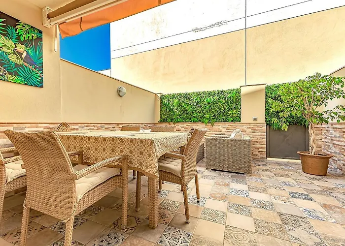 Luxury Townhouse Oasis Fanabe Daire *